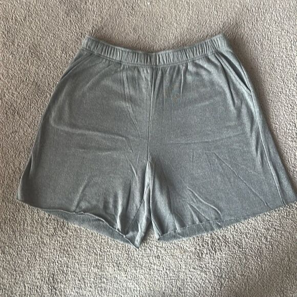 Wild Fable Women's Gray Cut Off Sweat Shorts - Picture 1 of 11
